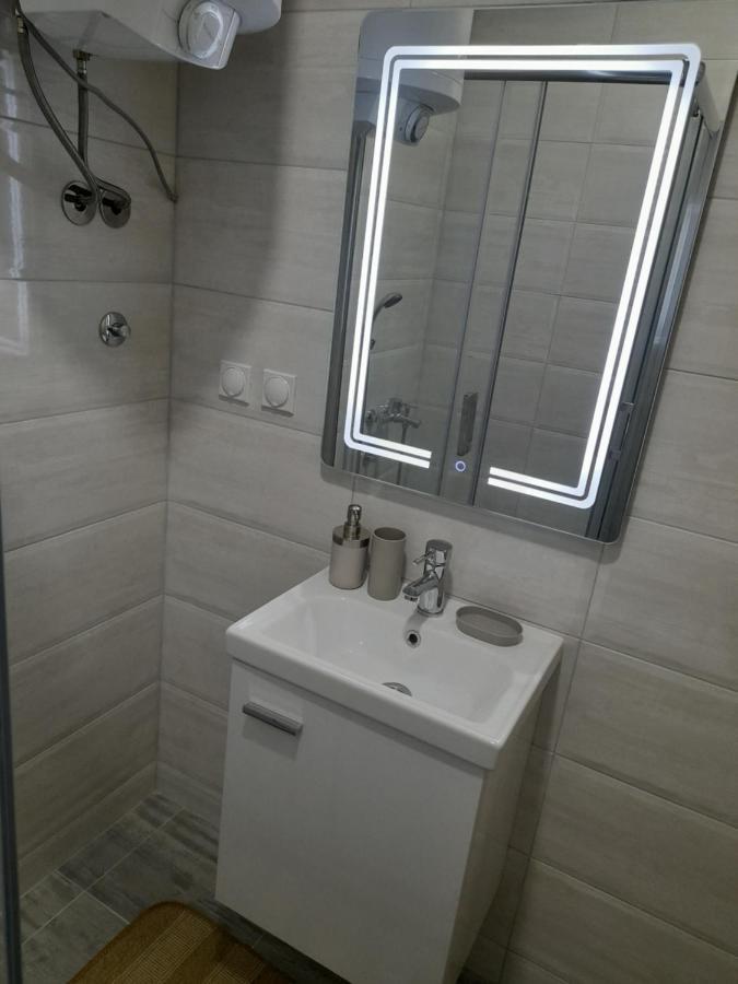 V & V Studio Apartments Ni エクステリア 写真