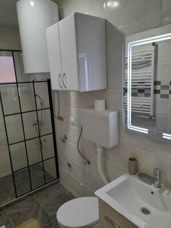 V & V Studio Apartments Ni エクステリア 写真