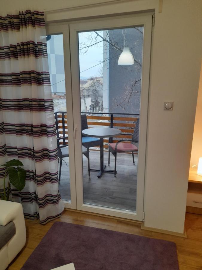 V & V Studio Apartments Ni エクステリア 写真