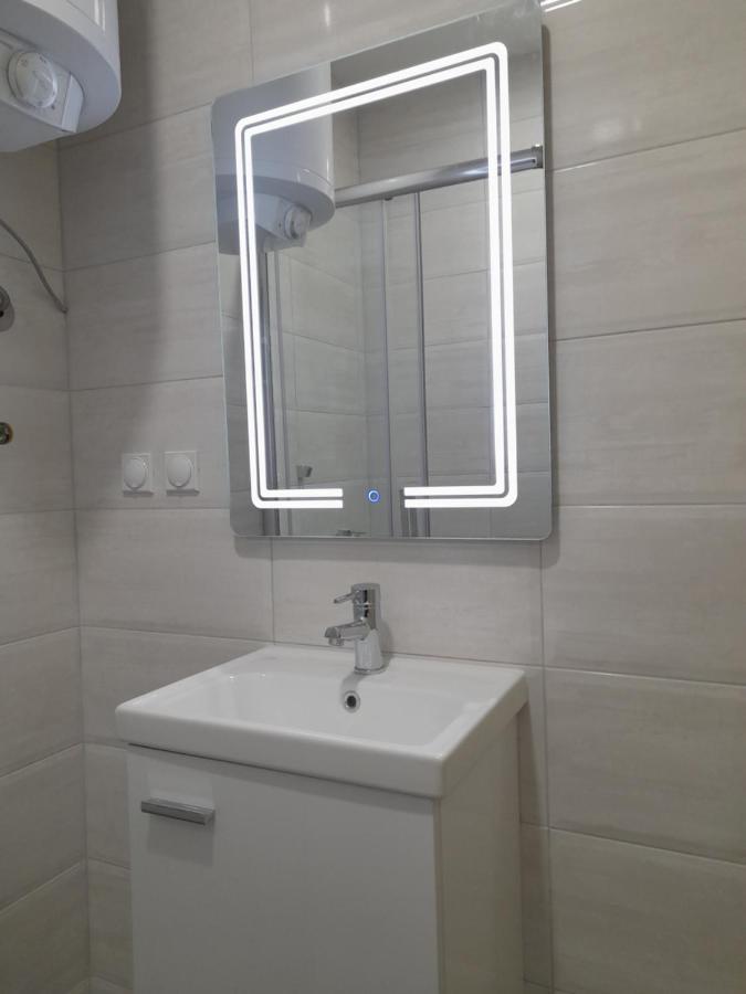 V & V Studio Apartments Ni エクステリア 写真