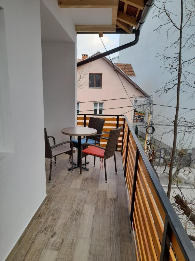 V & V Studio Apartments Ni エクステリア 写真