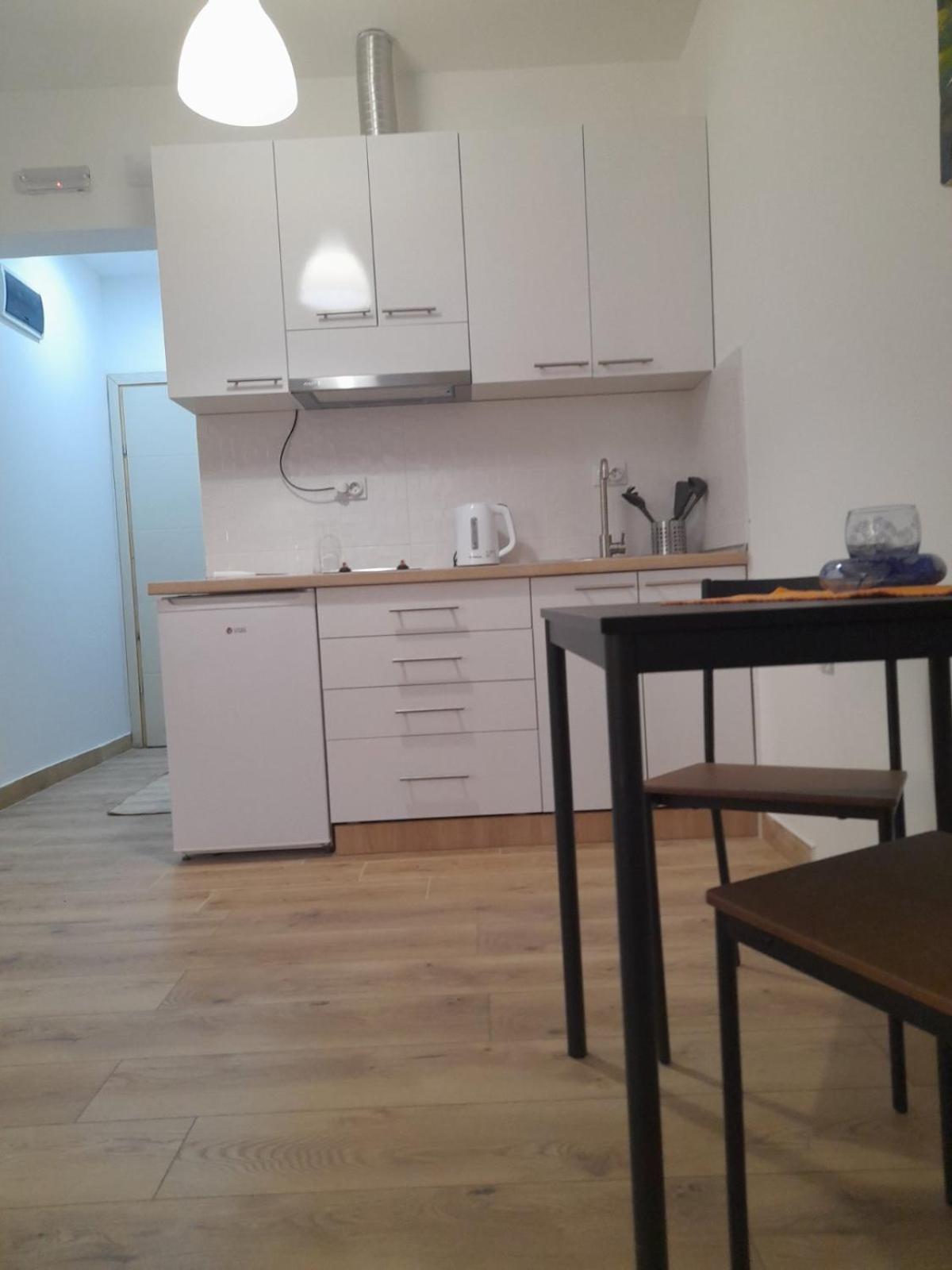 V & V Studio Apartments Ni エクステリア 写真