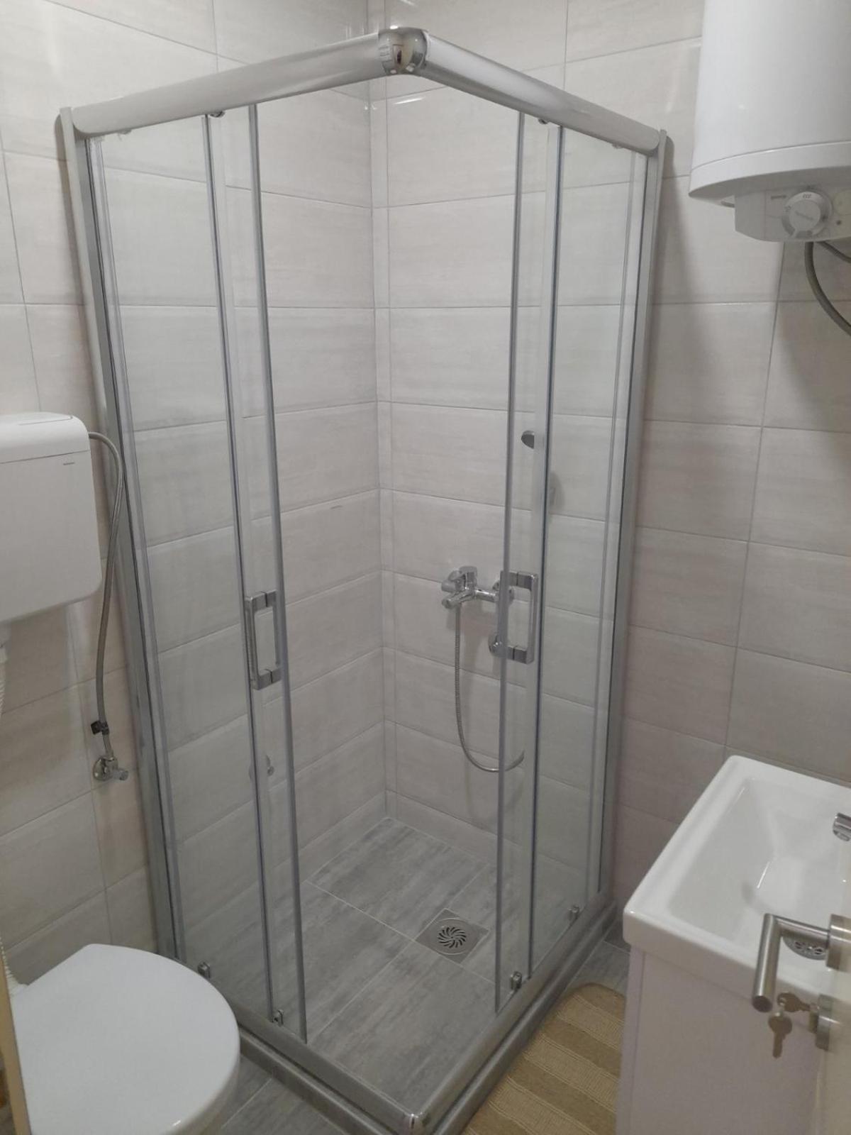 V & V Studio Apartments Ni エクステリア 写真